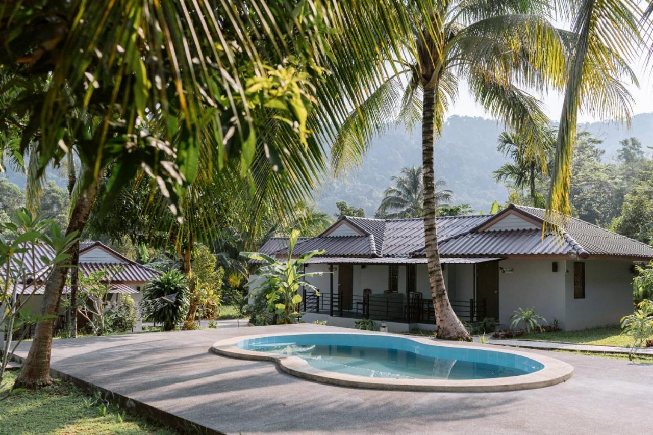 Surfer'S Village Khao Lak Ngoại thất bức ảnh
