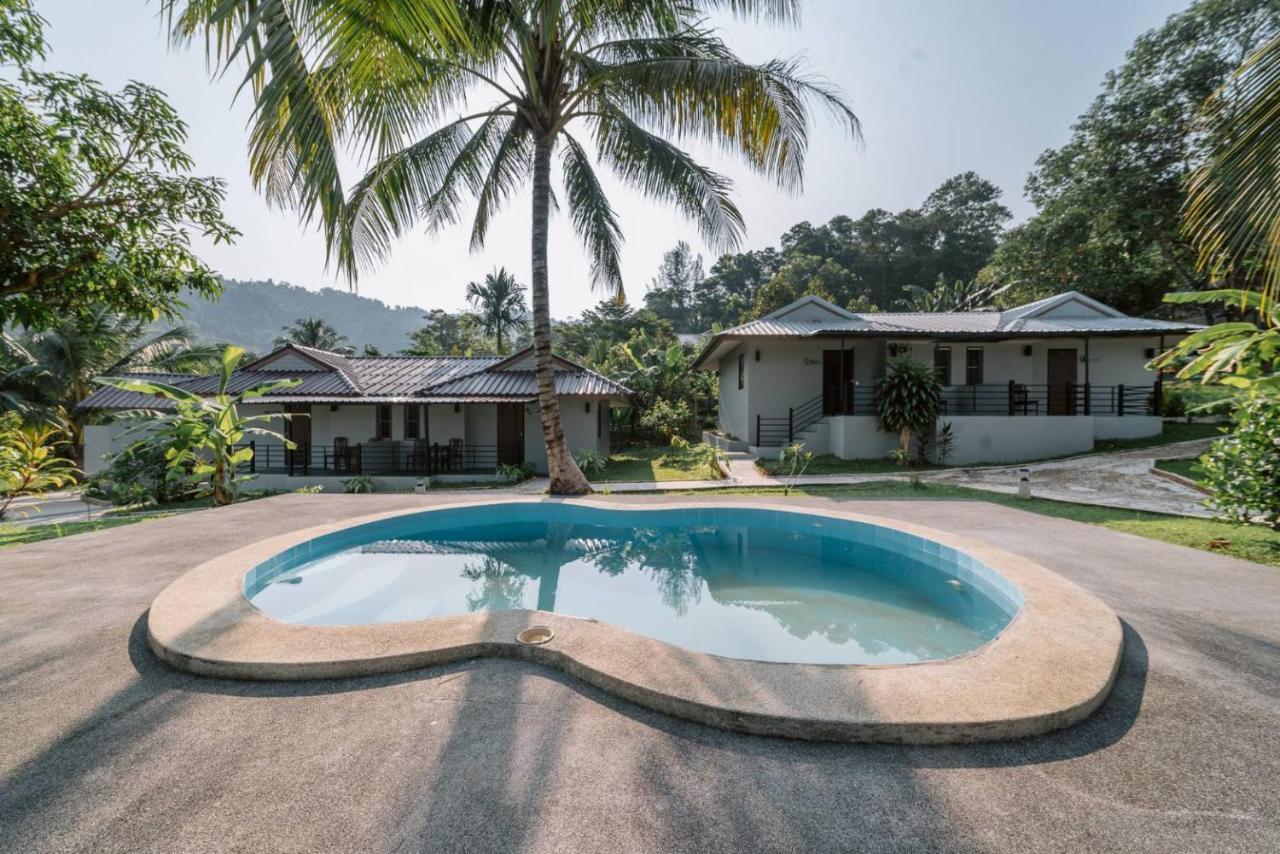 Surfer'S Village Khao Lak Ngoại thất bức ảnh