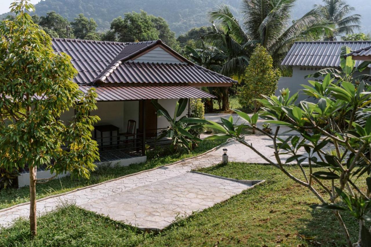 Surfer'S Village Khao Lak Ngoại thất bức ảnh