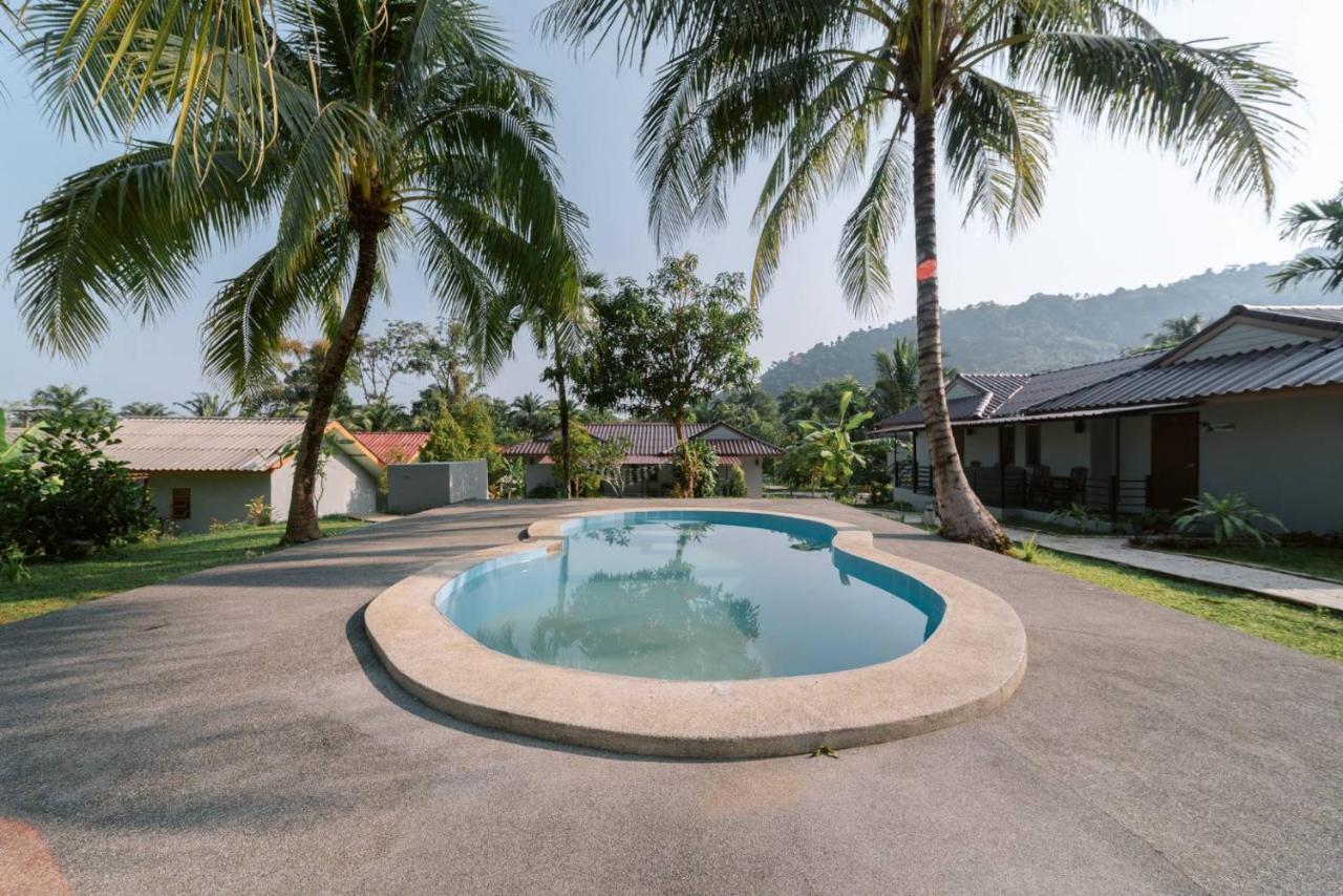 Surfer'S Village Khao Lak Ngoại thất bức ảnh